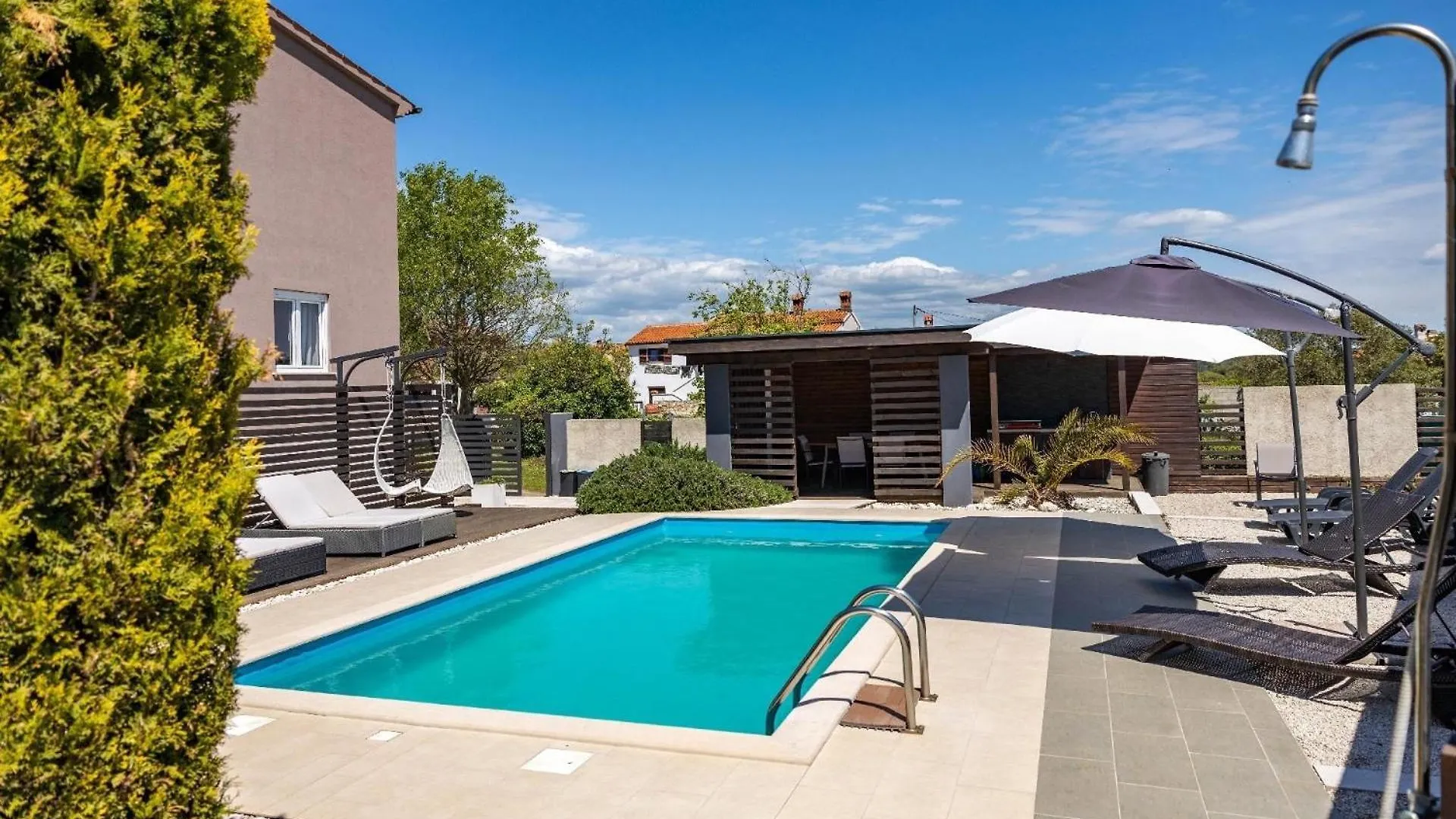 Ferienhaus Mit Privatpool Fuer 12 Personen Ca 300 Qm In Sisan, Istrien Suedkueste Von Istrien