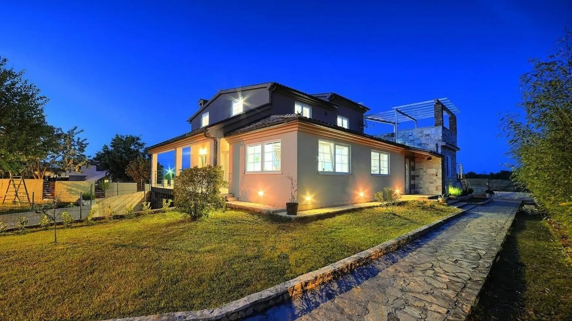 Ferienhaus Mit Privatpool Fuer 12 Personen Ca 300 Qm In Sisan, Istrien Suedkueste Von Istrien Sisan