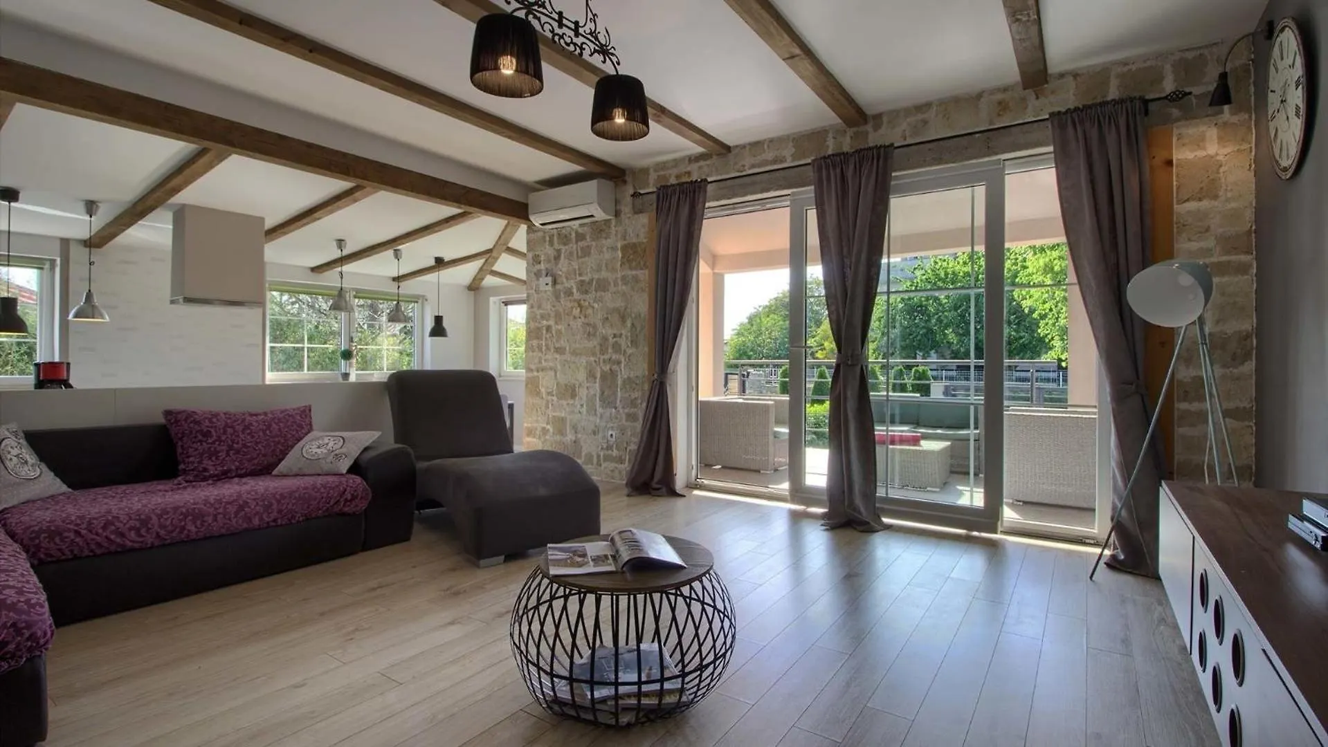 Ferienhaus Mit Privatpool Fuer 12 Personen Ca 300 Qm In Sisan, Istrien Suedkueste Von Istrien 0*,  Kroatien