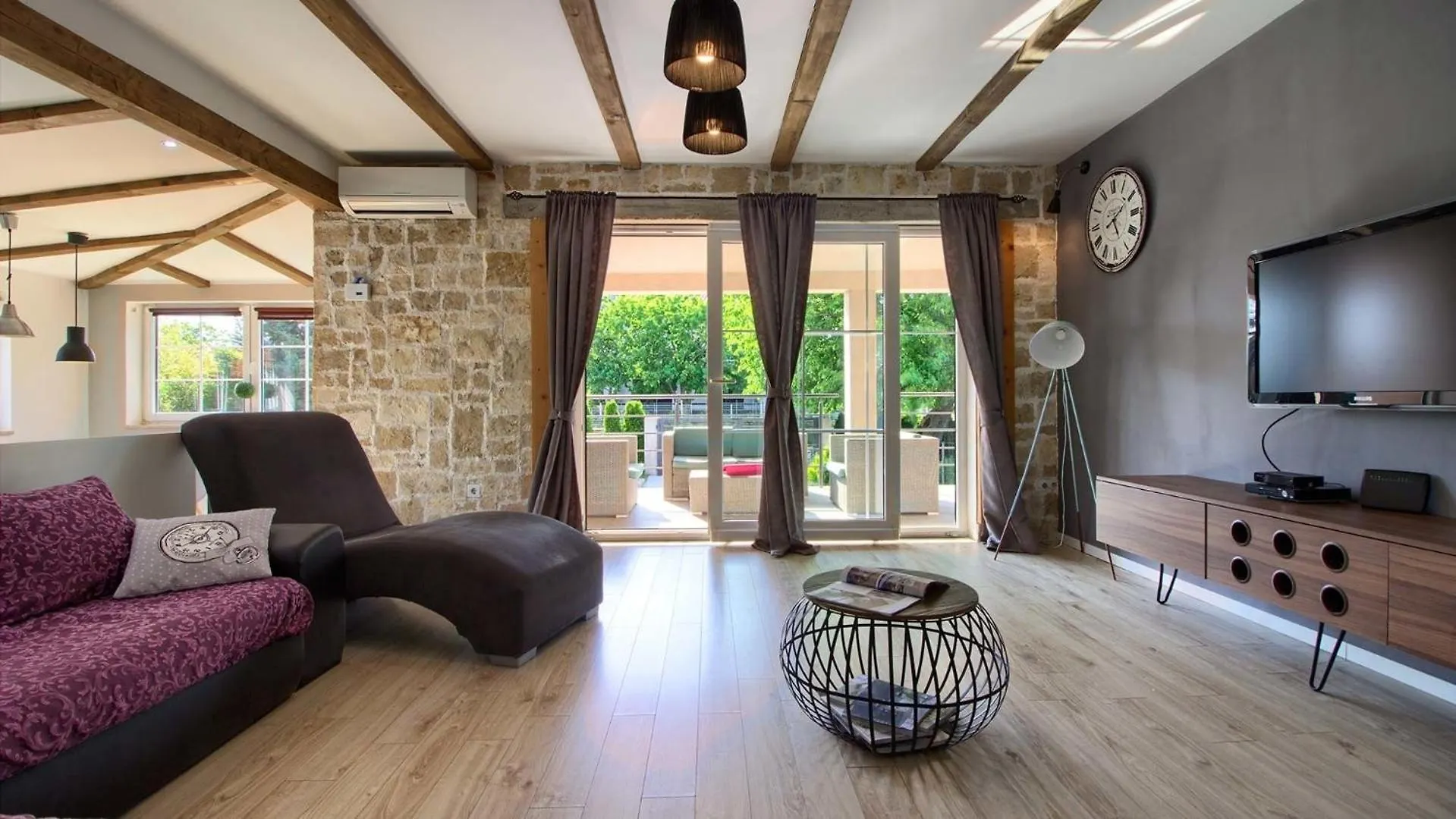Ferienhaus Mit Privatpool Fuer 12 Personen Ca 300 Qm In Sisan, Istrien Suedkueste Von Istrien Kroatien